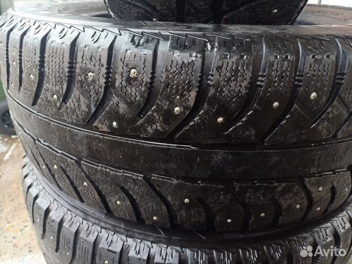Bridgestone Ice Cruiser 7000 215/60 R17 100