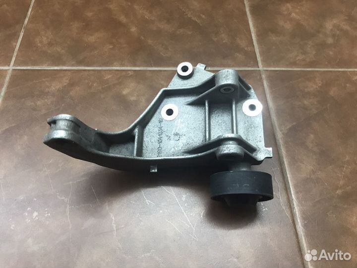 Кронштейн генератора Лада Гранта