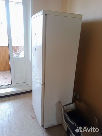 Холодильник Snaige бу