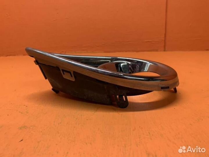 Рамка противотуманной фары передняя правая