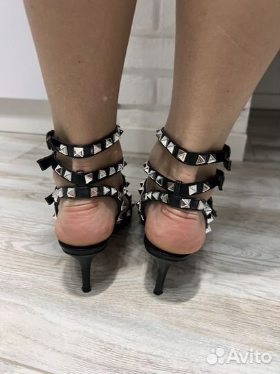 Туфли женские 39 размер черные с ремешком