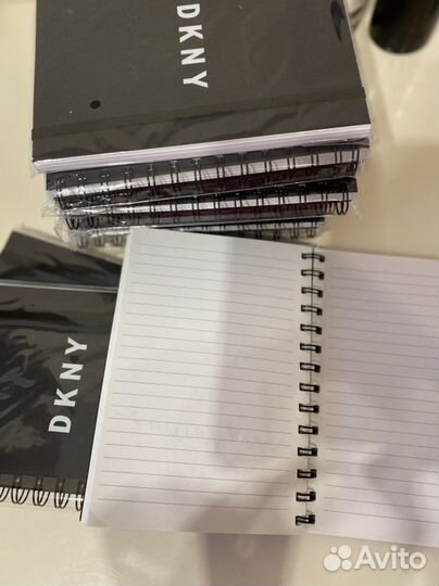 Блокнот на кольцах dkny
