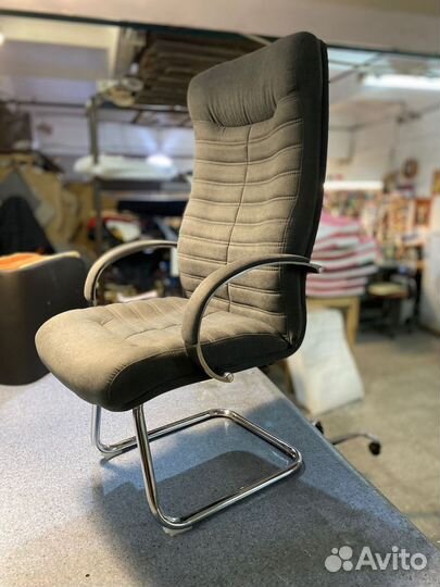 Офисное кресло