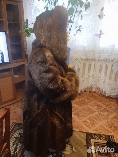 Шуба нутрия с песцом