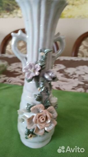 Фарфоровые вазы, сахарница