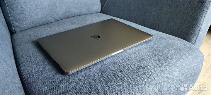 Apple MacBook pro 15 2016 16 gb 1000 SSD touch bar