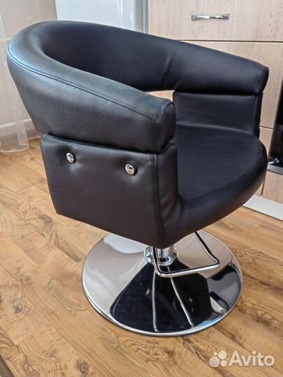 Парикмахерское кресло новое