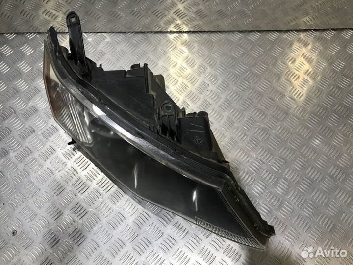 Фара передняя правая Mitsubishi Outlander Xl
