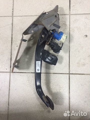 Педаль тормоза Nissan Almera N16 1.8 2002-2006