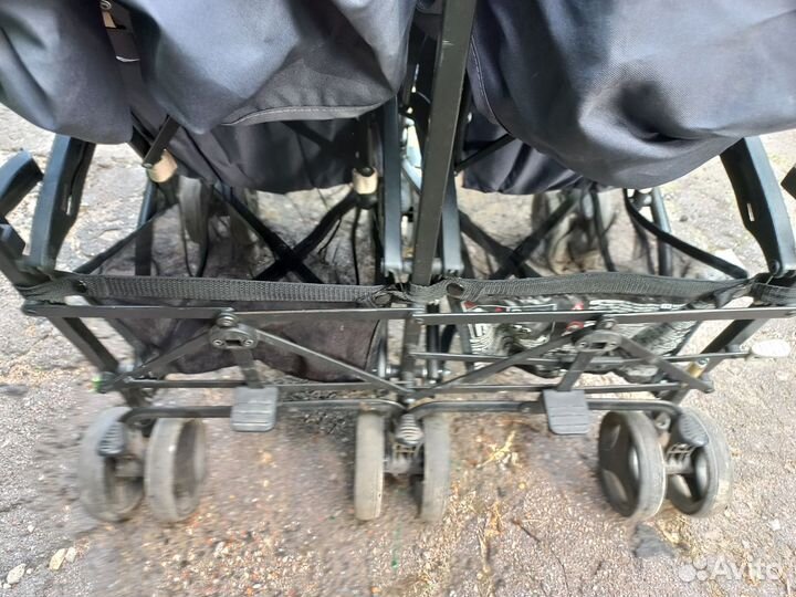 Коляска трость для двойни Inglesina tween swift