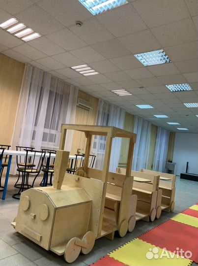 Паровозик в детскую студию, в детскую комнату