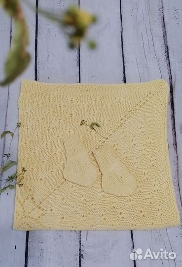 Плед и носочки новорожденному