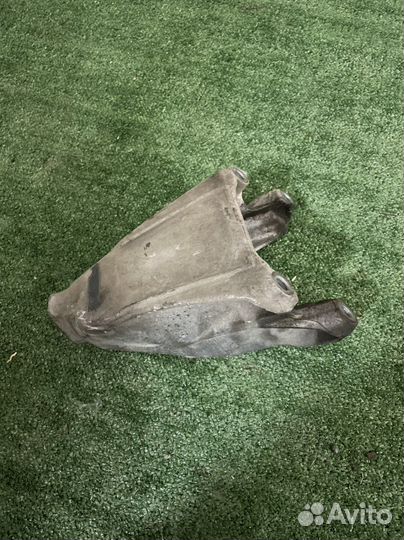 Кронштейн двигателя передний левый Audi Q5 8R