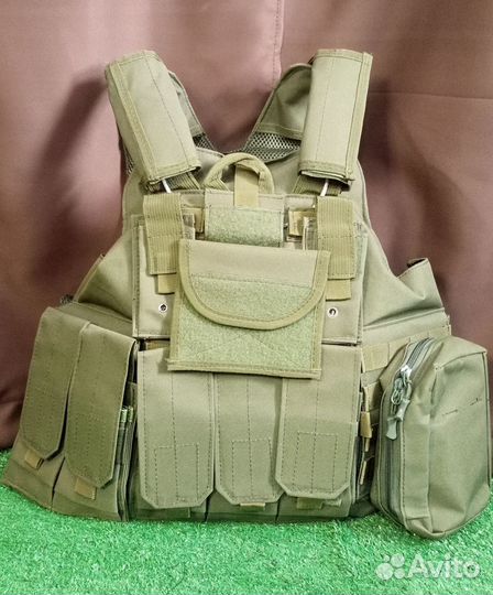 Бронежилет с подсумками
