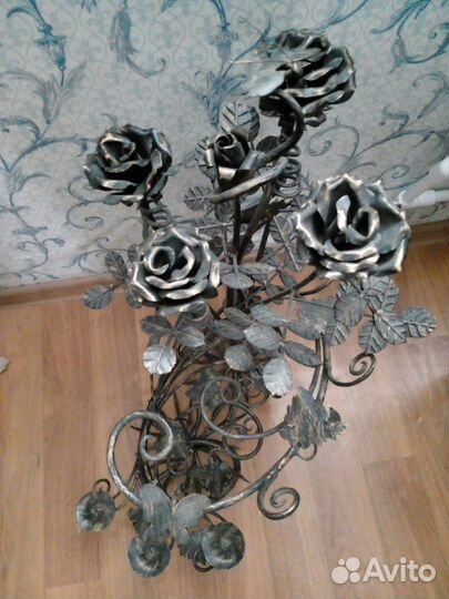 Декоративная подставка кованая