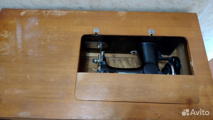 Швейная машинка Подольск 2-М-8