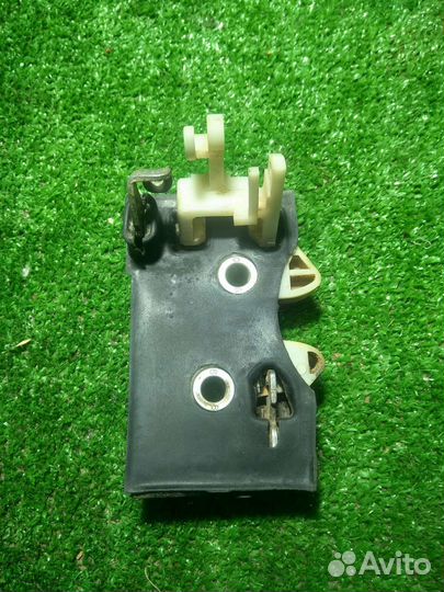 Замок задней правой двери Audi 80 b3