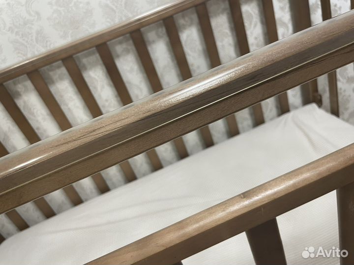 Детская кроватка с матрасом