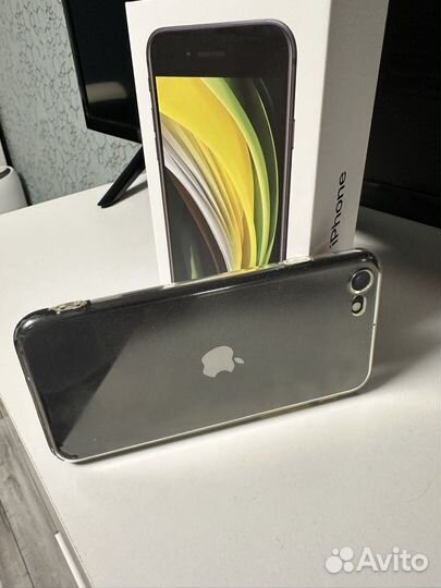 iPhone SE, 64 ГБ