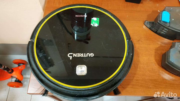 Робот пылесос gutrend fusion 150