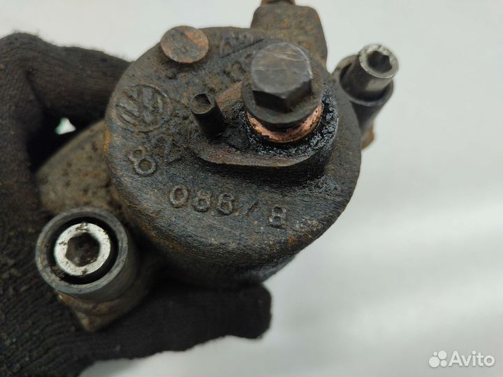 Суппорт передний правый Volkswagen Golf MK4