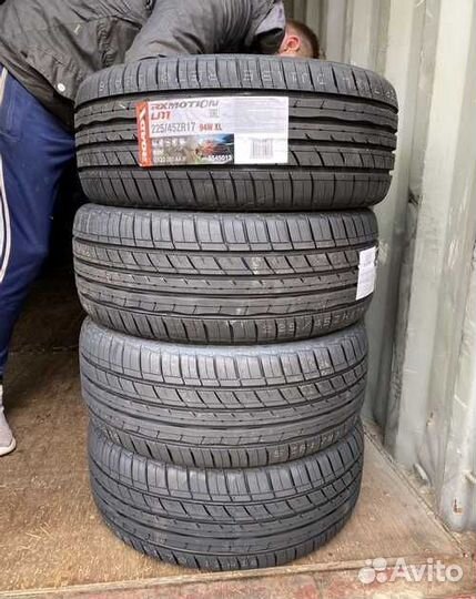 RoadX RXMotion U11 245/40 R20 и 275/35 R20