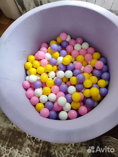 Сухой бассейн с шариками