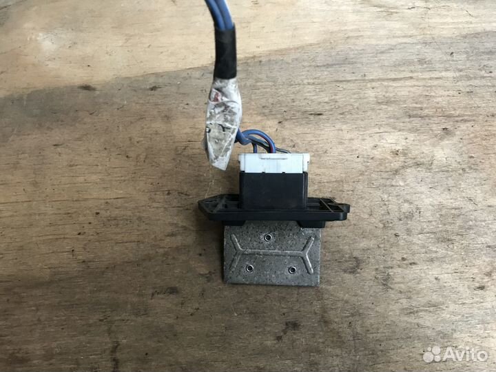 Резистор отопителя Mazda 323F BA Мазда