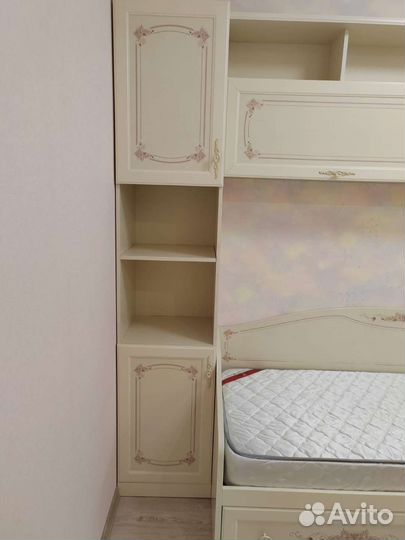 Детская стенка + кровать + угловой стол