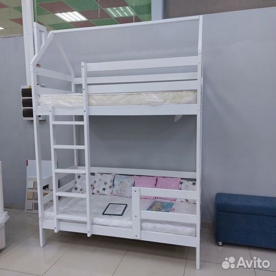 Двухъярусная кровать домик
