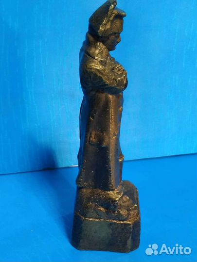 Бронзовая статуэтка