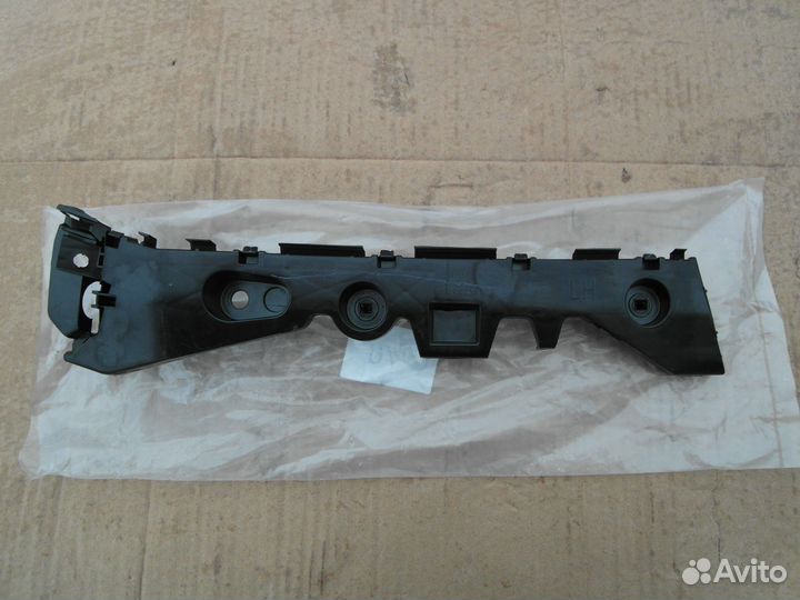 Кронштейн заднего бампера лев Mazda 3 BM BN седан