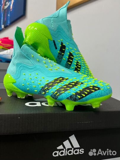 Футбольные бутсы Adidas predator freak
