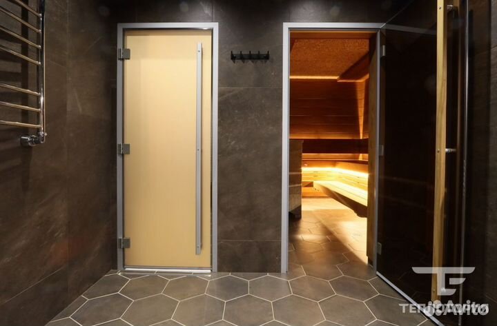 Стеклянная дверь для бани