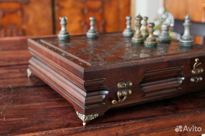 Резные шахматы ларец