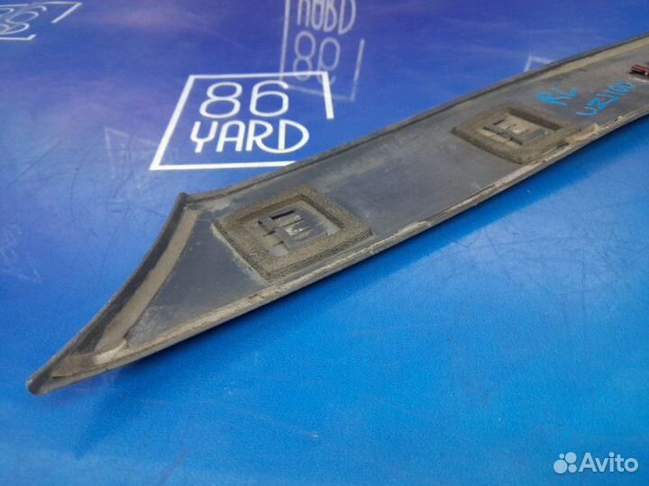 Молдинг на крыло задний левый Toyota Land Cruiser