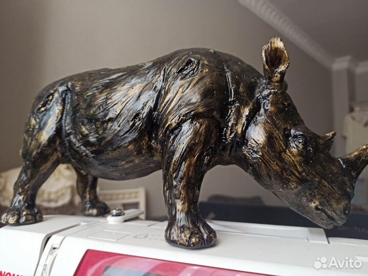 Статуэтка Носорог