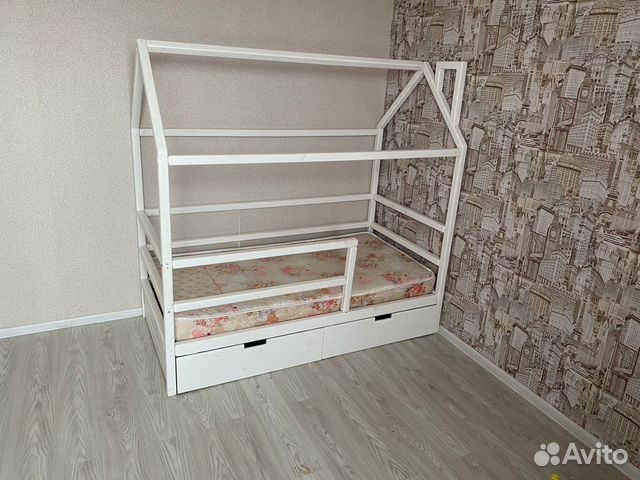 Детская кровать домик с матрасом