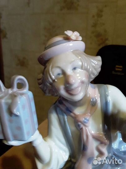 Большая новая форфоровая статуэтка 