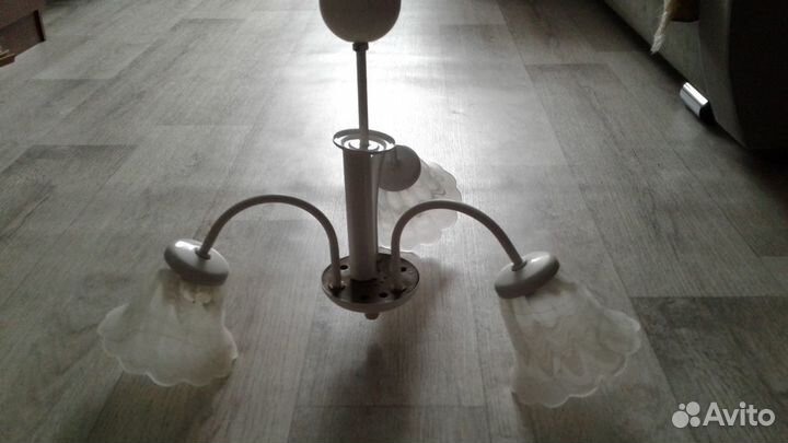 Продам люстру 3-х рожковую