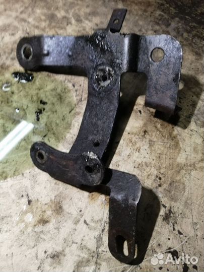 Кронштейн эгур zf opel