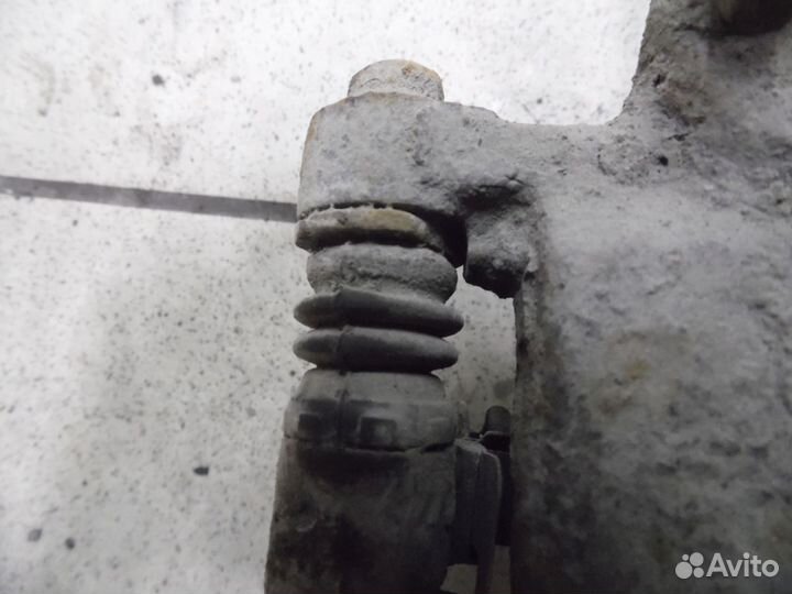 Суппорт тормозной задний правый Toyota Corolla E12