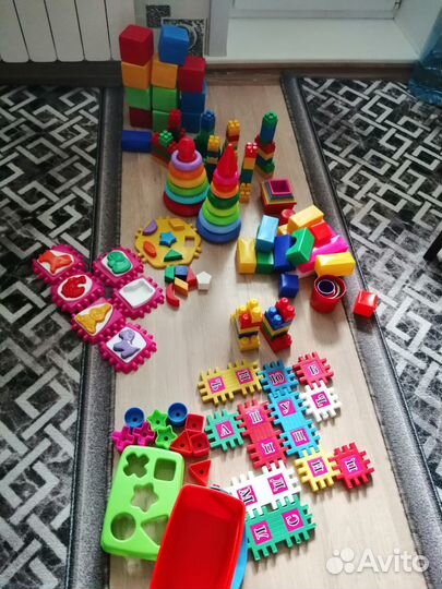 Кубики, сортеры, пирамидки