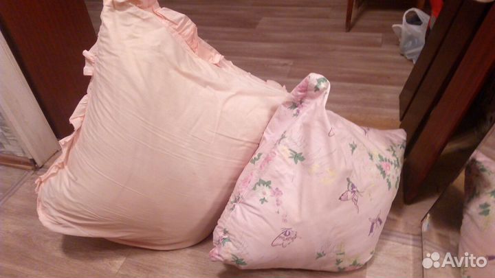 Подушки, плед, покрывало