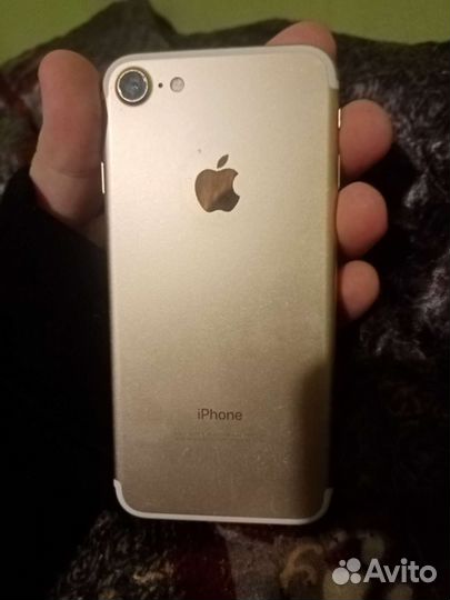Телефон iPhone 7