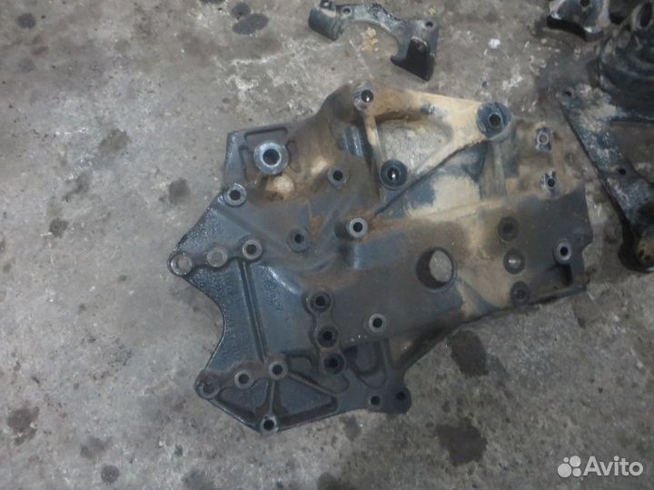 Кронштейн крепления передней рессоры левый MAN 814