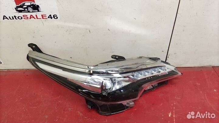 Фара передняя правая Toyota Fortuner 2