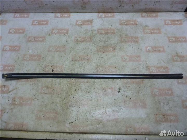 Уплотнитель стекла двери бархотка передний правый