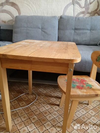 Стул и стол детские