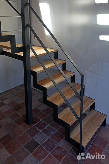 Железные лестницы под ключ из металла